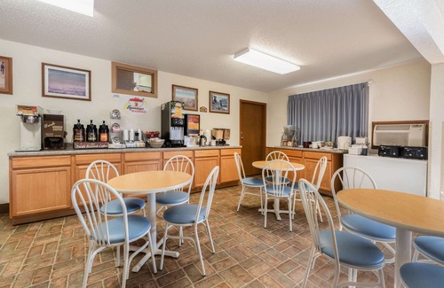 Hill City Hotel | Super 8 by Wyndham Hill City/Mt Rushmore/ Area