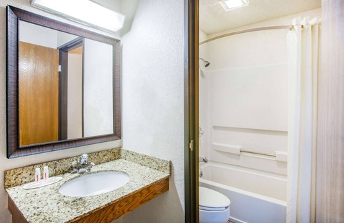 Hot Springs Hotel | Super 8 by Wyndham Hot Springs