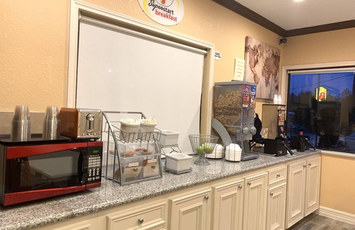 Barker Hotel | Super 8 by Wyndham Houston/Willowbrook/Hwy 249