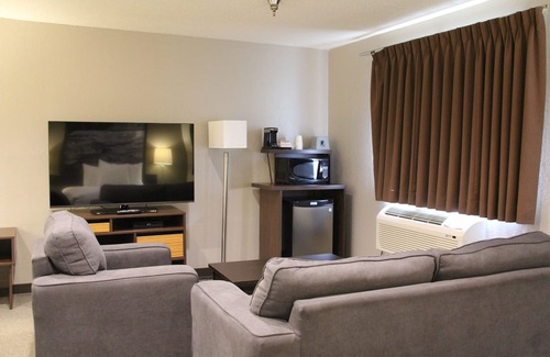 Kamloops Hotel | Super 8 by Wyndham Kamloops On The Hill