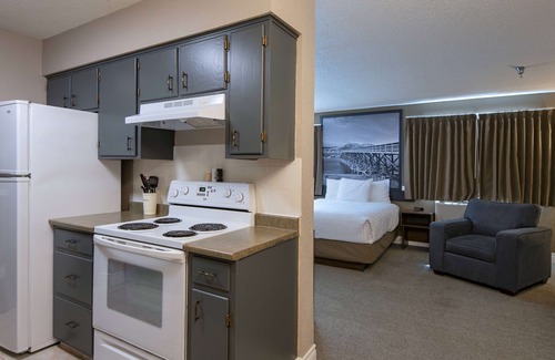 Kamloops Hotel | Super 8 by Wyndham Kamloops On The Hill