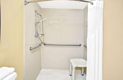 Kissimmee Hotel | Super 8 by Wyndham Kissimmee/Maingate/Orlando Area