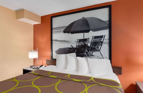 Myrtle Beach Hotel | Super 8 by Wyndham Myrtle Beach/Market Common Area