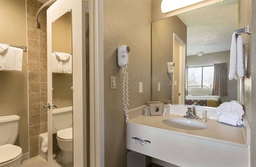 Ridgecrest Hotel | Super 8 by Wyndham Ridgecrest
