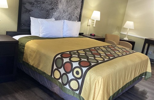 San Bernardino Hotel | Super 8 by Wyndham San Bernardino