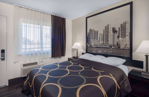 Mission Valley West Hotel | Super 8 by Wyndham San Diego Hotel Circle