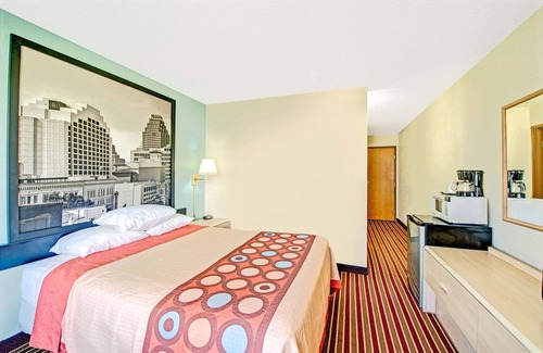 Wetmore Hotel | Super 8 by Wyndham San Antonio/Fiesta