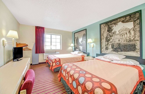 Wetmore Hotel | Super 8 by Wyndham San Antonio/Fiesta