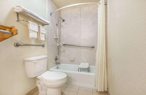 Tyler Hotel | Super 8 by Wyndham Tyler TX