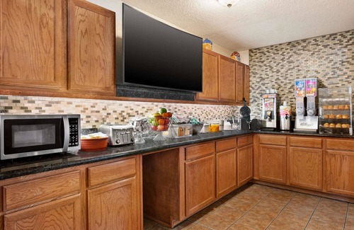 Waco Hotel | Super 8 by Wyndham Waco University Area