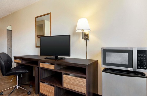 Waco Hotel | Super 8 by Wyndham Waco University Area