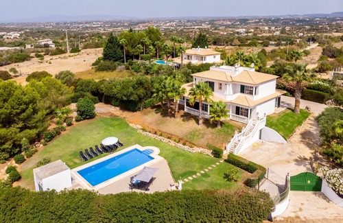 Silves Villa | Super Algarve Villa | 4 Bedrooms | Casa dos Sonhos | Pool Table | Private Pool | Pera