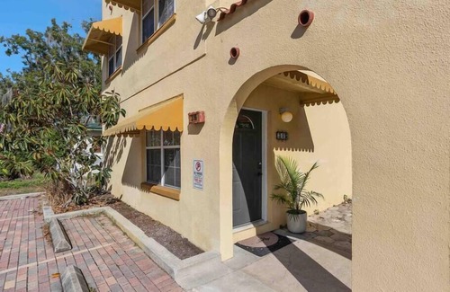 Historic Downtown Kissimmee Casa | Super Boho - At Lake Toho's Water