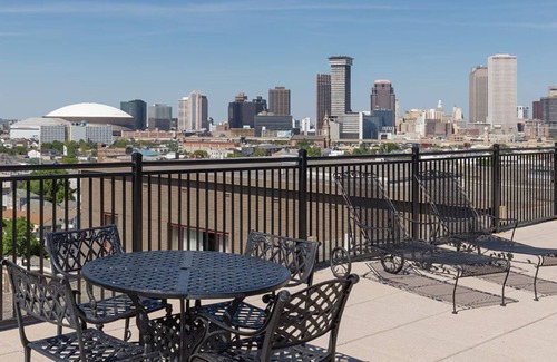Faubourg Lafayette Apartamento | Super Bowl Weekend in New Orleans! 1BR Suite w/ Kitchen on Trolley Route!