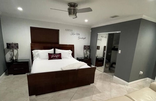 Greenacres Casa | Súper central Home in the heart of WPB spacious and comfortable !