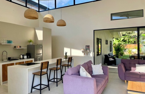 Sámara Casa | Super Central New House - Short Walk to Downtown and Beach