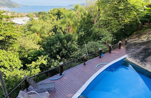 Morro da Cruz Casa | ¡CASA SUPER ENCANTADORA CON PISCINA Y VISTA!