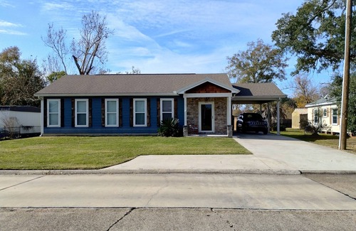 Sulphur Casa | Super Clean Executive Rental 3/2 house in Sulphur Minutes from Frasch Ballpark