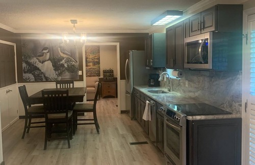 Gatlinburg - Pigeon Forge Cabaña | Super clean, renovated, pet and handicap friendly cottage in great location