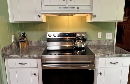 Statesboro Casa | SUPER CLEAN , Spacious split level house sleeps 8 in the Heart of Statesboro