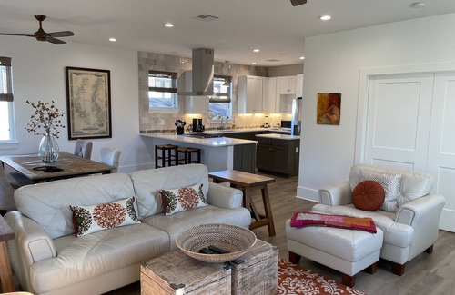 West Riverside Casa | Impecable de la parte alta Classic Home Town Gem.