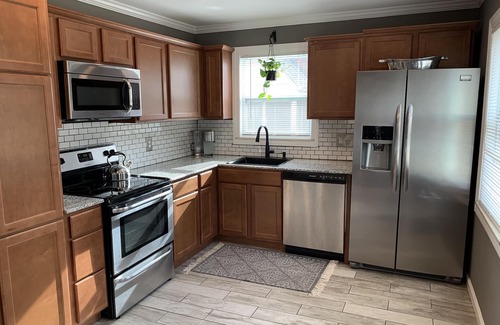 Fairfax Casa | Super Comfy Bungalow - Central Locale - Pet Friendly
