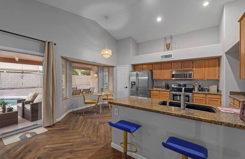 Monarch Casa | SUPER COMFY HOME! with Private Heated Pool