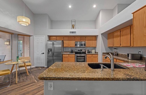 Monarch Casa | SUPER COMFY HOME! with Private Heated Pool