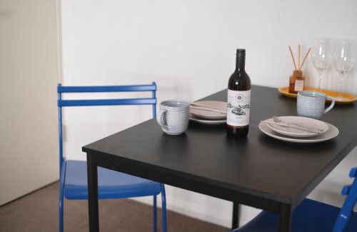 Canterbury Apartamento | Super Convenient 1BR Apt Free Parking & study