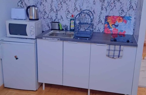 La Courneuve Apartamento | Super-convenient studio just a 1-minute streetcar ride from central Paris