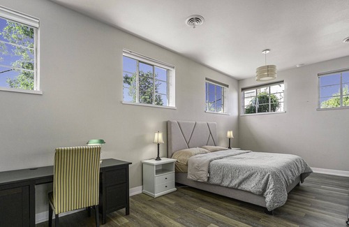 Fort Collins Apartamento | Super Cool Sleek Remodeled Warehouse Loft Space