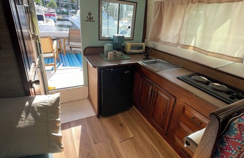 Key West Alquiler De Eote | Super-cozy boat in 5 Star Key West Marina.