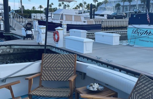 Key West Alquiler De Eote | Super-cozy boat in 5 Star Key West Marina.