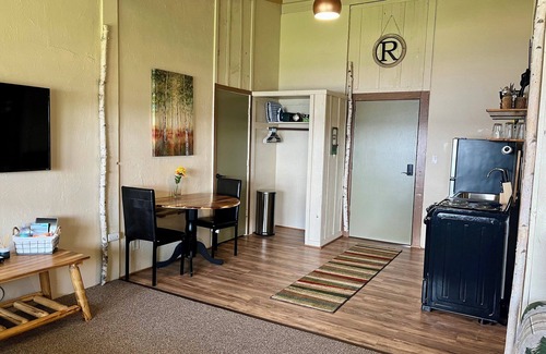 Hill City Condominio | August 15-17 reduced rate! Cozy 2-bedroom BEACH FRONT condo!