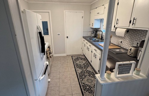 Dearborn Cabaña | Super cute cottage in Dearborn