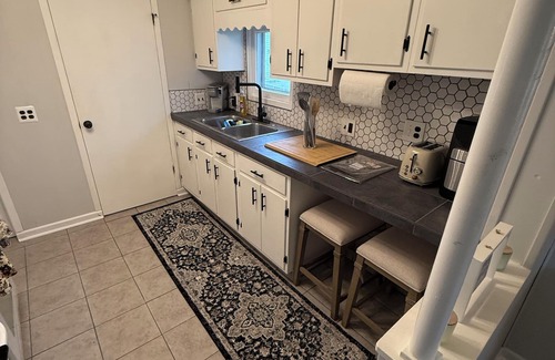 Dearborn Cabaña | Super cute cottage in Dearborn