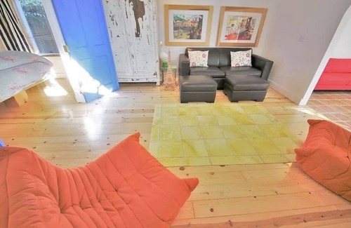 Petaluma Cabaña | Super Cute Guesthouse in West Petaluma