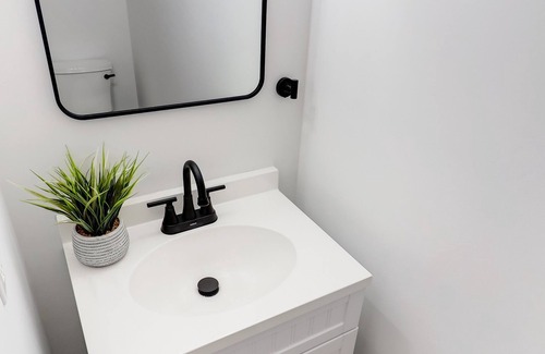 Charleston Casa | Super cute townhome close to all the best Charleston has to offer!