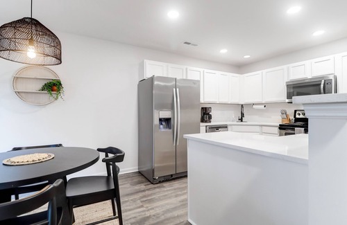 Charleston Casa | Super cute townhome close to all the best Charleston has to offer!