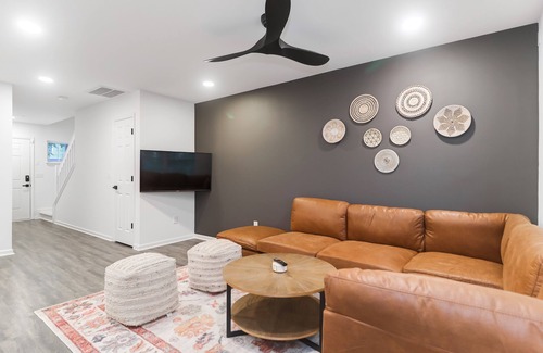 Charleston Casa | Super cute townhome close to all the best Charleston has to offer!
