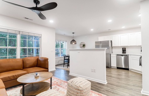 Charleston Casa | Super cute townhome close to all the best Charleston has to offer!