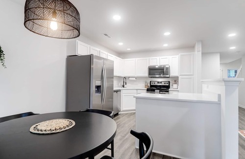Charleston Casa | Super cute townhome close to all the best Charleston has to offer!