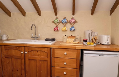 Crymych Casa | Super dog friendly barn conversion - sleeps 6 plus unlimited dogs