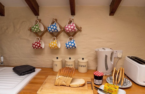 Crymych Casa | Super dog friendly barn conversion - sleeps 6 plus unlimited dogs