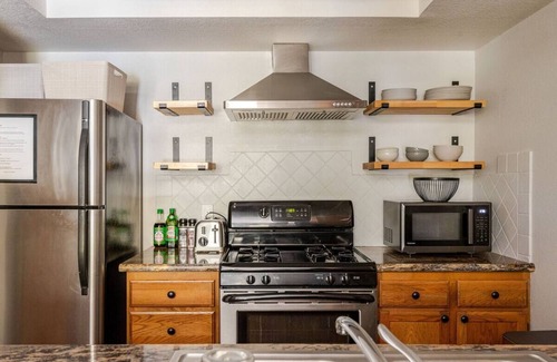 Kirkwood Condominio | Super-Efficient Studio with Full Kitchen, Balcony & Smart Sleeping Options