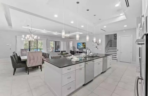 Reunion Casa | Super Fab