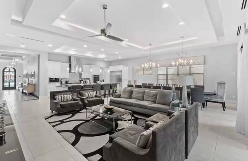 Reunion Casa | Super Fab