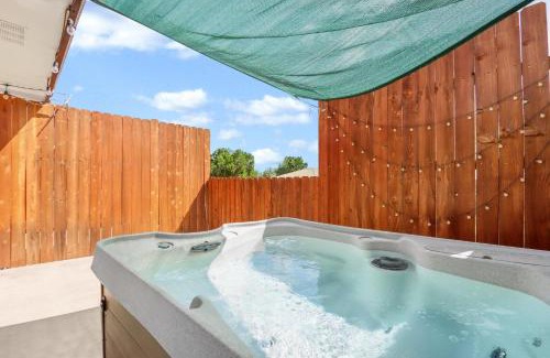 Canyon Lake Casa | Super Fans at Coddiwomple Cottages