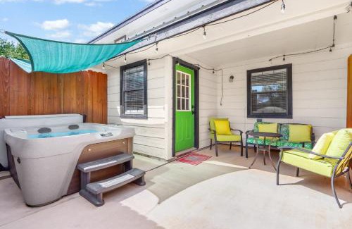 Canyon Lake Casa | Super Fans at Coddiwomple Cottages