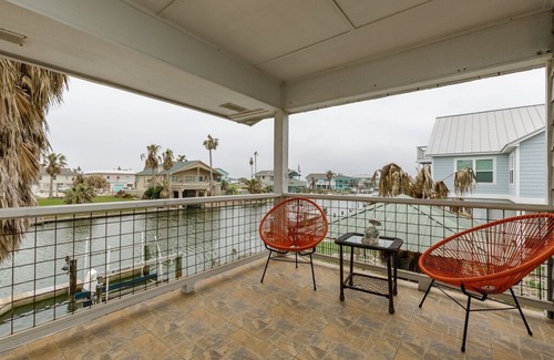 City-by-the Sea Casa | Super fishing location near Estes Flats, Redfish Bay, and the Intracoastal Waterway!